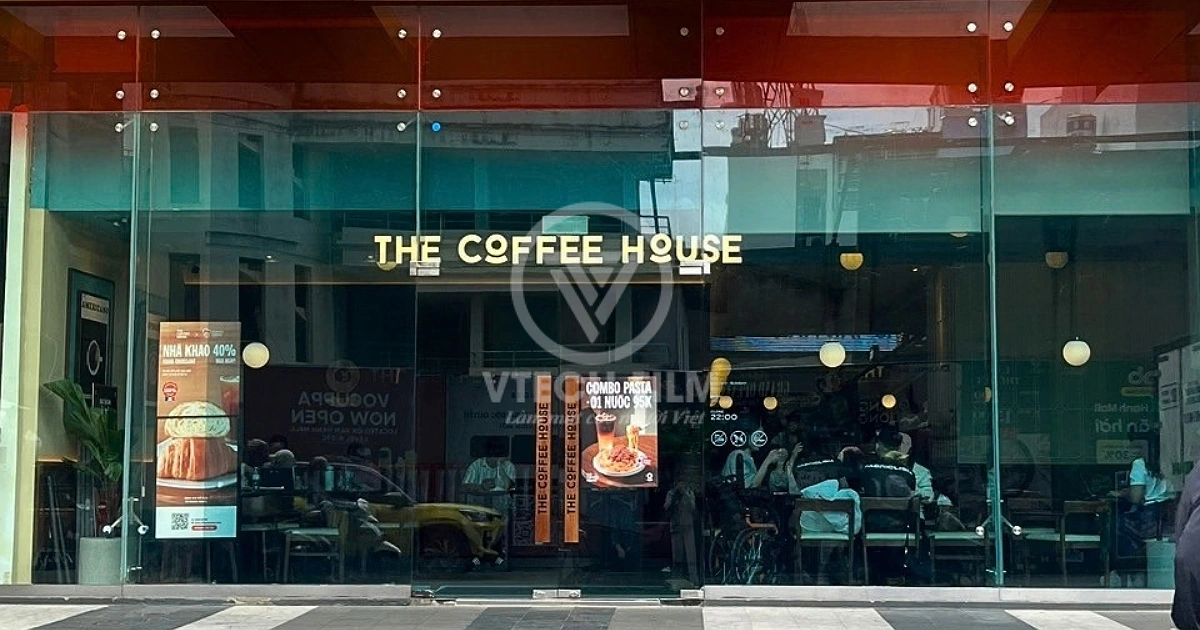Mặt tiền quán The Coffee House sau khi thi công dán phim cách nhiệt Nano Ceramic của VTECH FILM.
